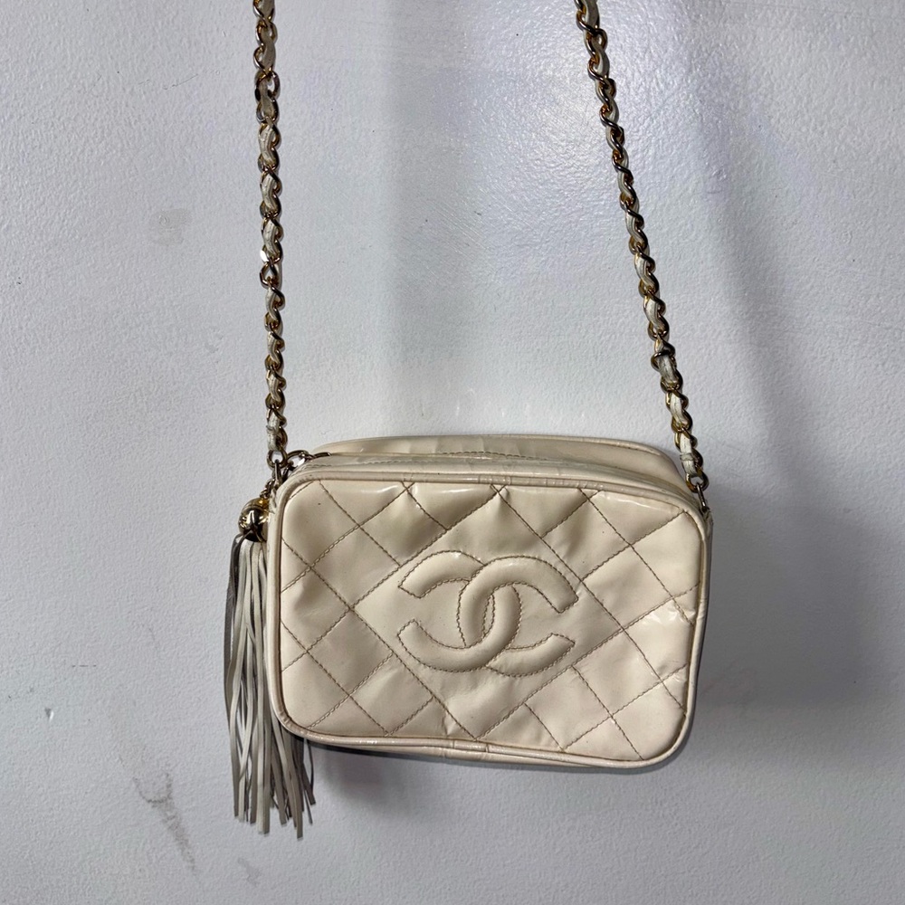 CHANEL 80's Vintage Camera Quilted Bag - Picture 3 of 13